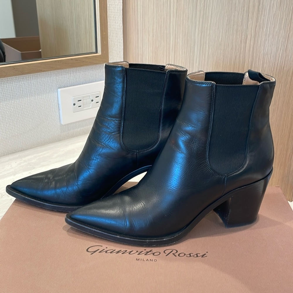 Gianvito Rossi black leather Romney booties